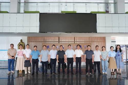 岳阳市人力资源和社会保障局领导来我校调研